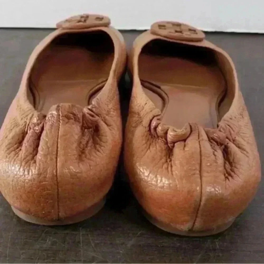 Tory Burch Tan Leather Embellished Logo Ballet Flats Women's Shoes Size 9.5